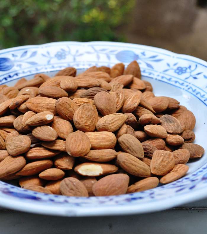 اللوز ينظّف بشرتك طبيعياً