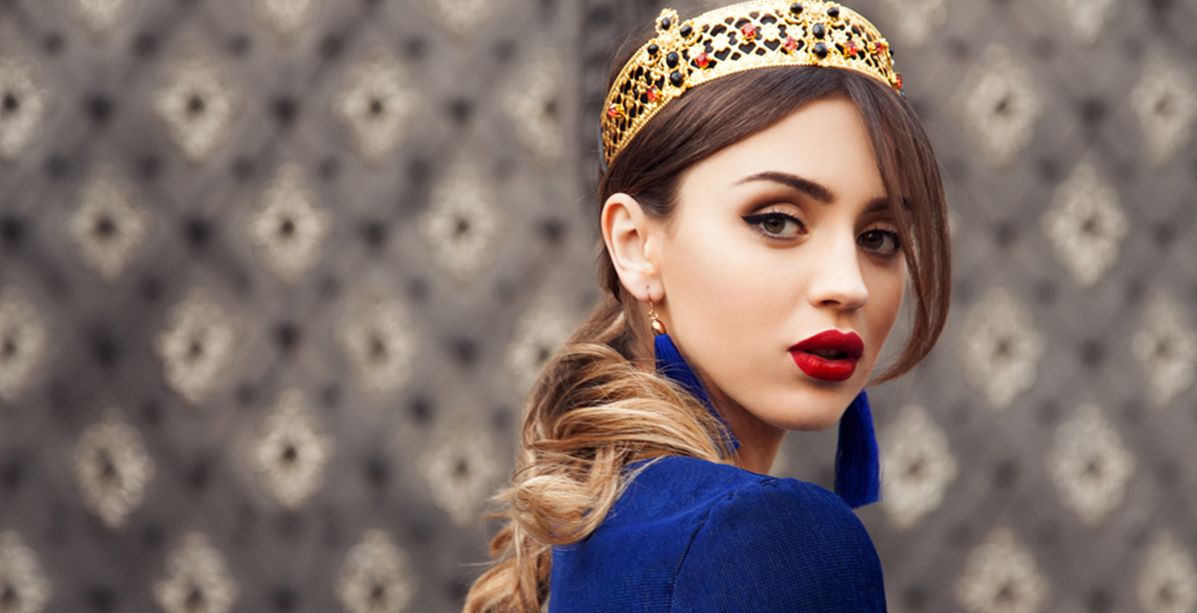 تتعرفين الى غيره لكن يبقى ساكناً لقلبك.. فكيف تنتصرين عليه؟