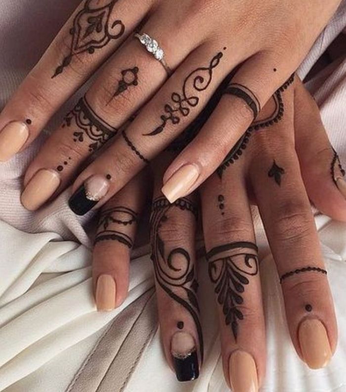 إليك نقش اصابع لحناء ناعم ومميز