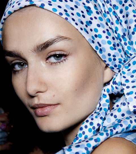 أكسسوار الشعر يساهم بتكبير حجم الوجنتين