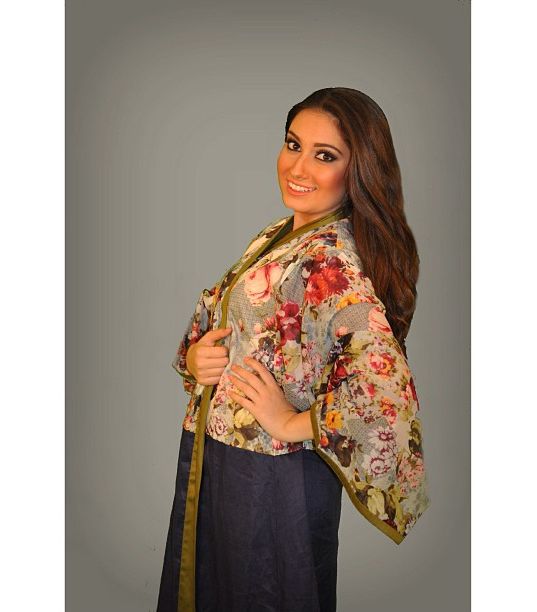 تصميم يجمع بين العباية والجلابية