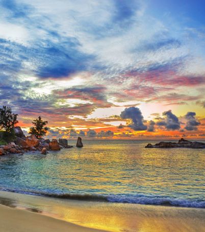 من شواطئ السيشيل الذهبية