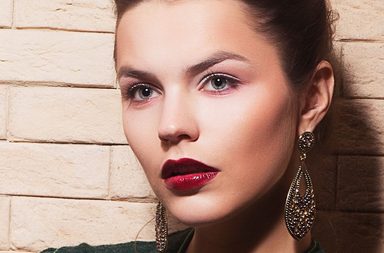 تسريحات مرفوعة بسيطة بالصور