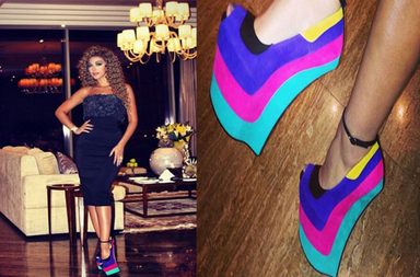 صور النجمات العربيات ترتدين أحذية بتصميم غريب