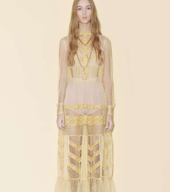 موضة الفستان الشفاف من محموعة Red Valentino Pre Fall 2016
