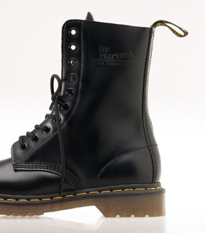 من الأحذية الأشهر في عالم الموضة، حذاء Dr. Martens