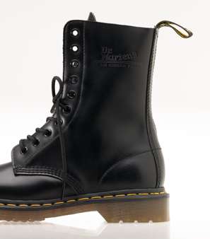 من الأحذية الأشهر في عالم الموضة، حذاء Dr. Martens