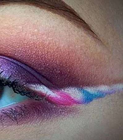 ايلاينر برسومات غريبة تناسب عطلة العيد بالصور