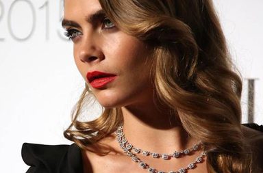 بالصور، عناوين ماكياج قوي مع العارضة العالميّة كارا ديليفين