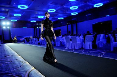 إليكِ عرض أزياء جان بول غولتييه في اسبوع الموضة الفاخرة العالمي فى ابو ظبي