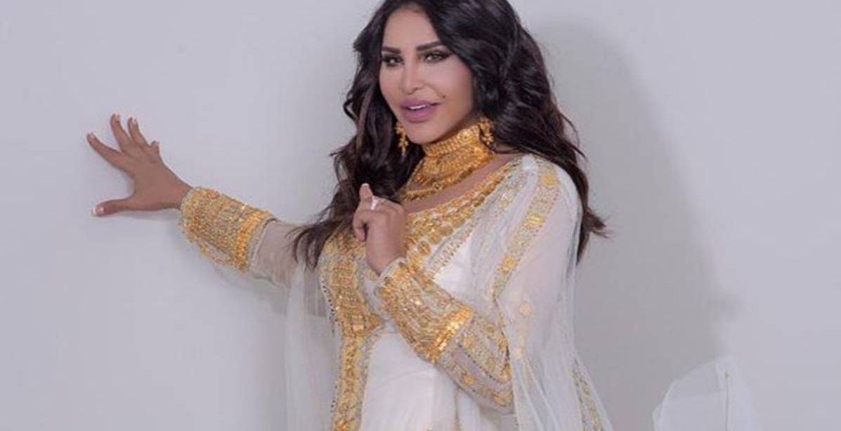 أحلام في فستان مرصّع بالذهب في أول حفل لها ودموعها حديث الجمهور!