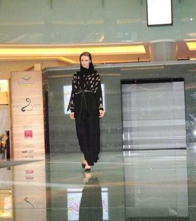 عرض أزياء الشيلة والعباية