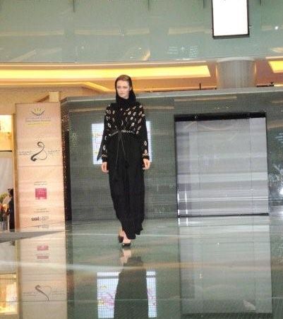 عرض أزياء الشيلة والعباية