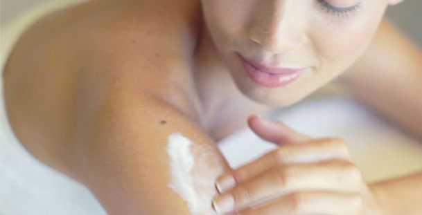 علاج تشققات الجلد | خلطات طبيعية للتخلص من تشقّقات الجلد