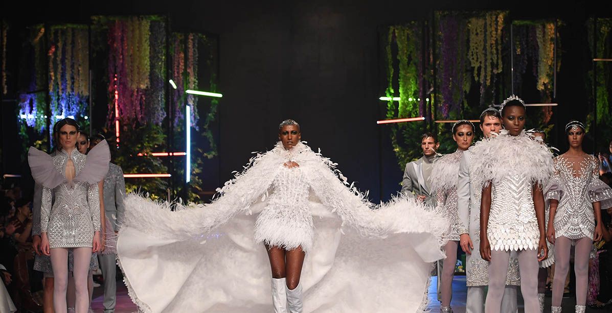 من عرض Michael Cinco في مهرجان فاشن فورورد 