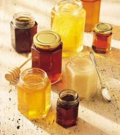 العسل...منجم من المنافع للعناية بالشعر والبشرة 