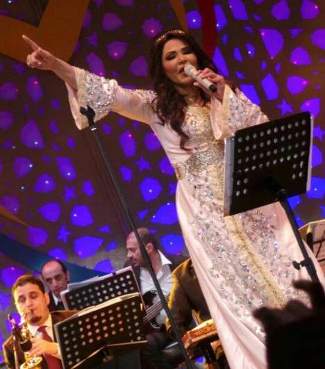 أحلام  بالكافتان الأنيق