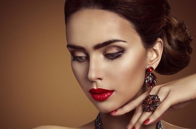 طائر الخفّاش يقتحم رسمة الآيلاينر