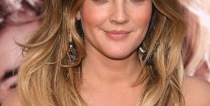 درو باريمور تدخل عالم الماكياج من بابه الواسع