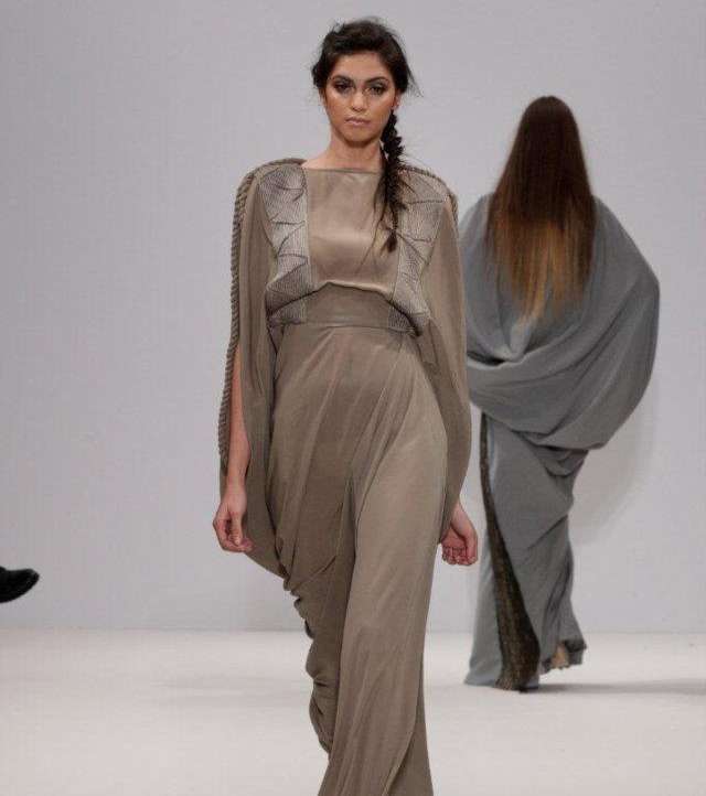 عباءة راقية اللون محددة الخصر