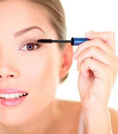 صور تقنيات تطبيق الماسكارا