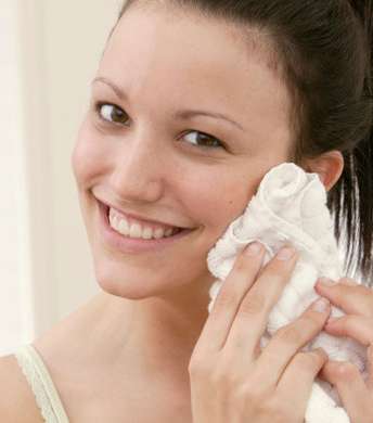 خلطة طبيعية لتنظيف الوجه | غسول طبيعي للوجه سهل وسريع