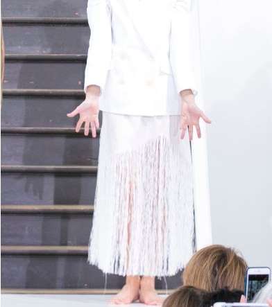 تنورة الشراريب مع سترة البلايزر الرسمية من ربيع كيروز لصيف 2017