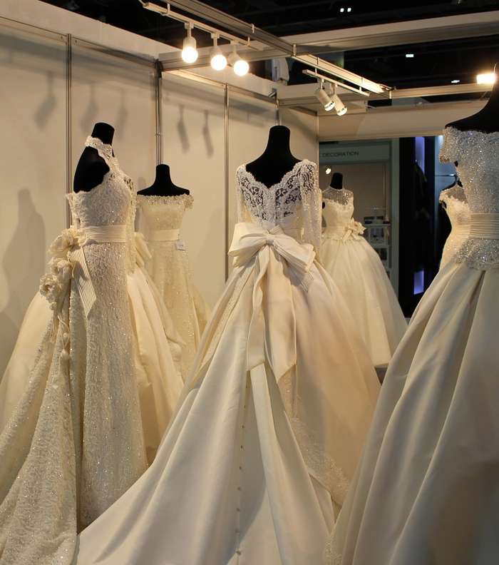 حضورٌ طاغي لفساتين الزفاف في الحدث 