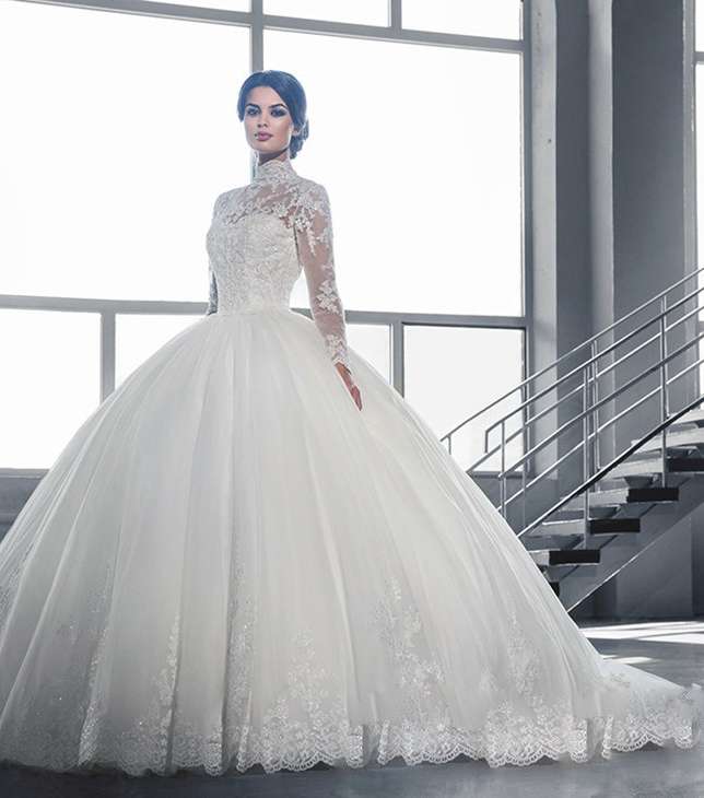 فستان الياقة العالية