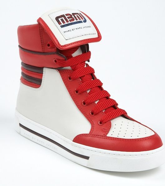 حذاء من مجموعة أحذية Marc by Marc Jacobs الحديثة