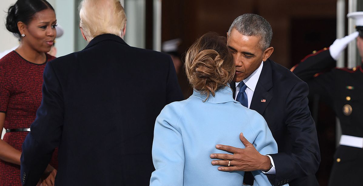 ابتسامة ميلانيا ترامب الخاطفة لباراك أوباما حيرت الانترنت وخلقت الشكوك!