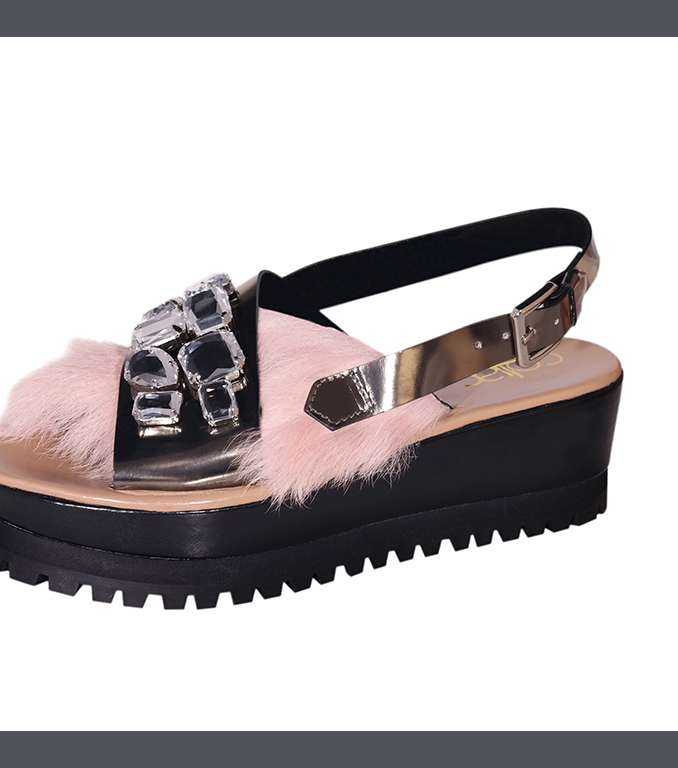 اعتمدي موضة احذية الـ Platform wedges مع الفرو في شتاء 2016