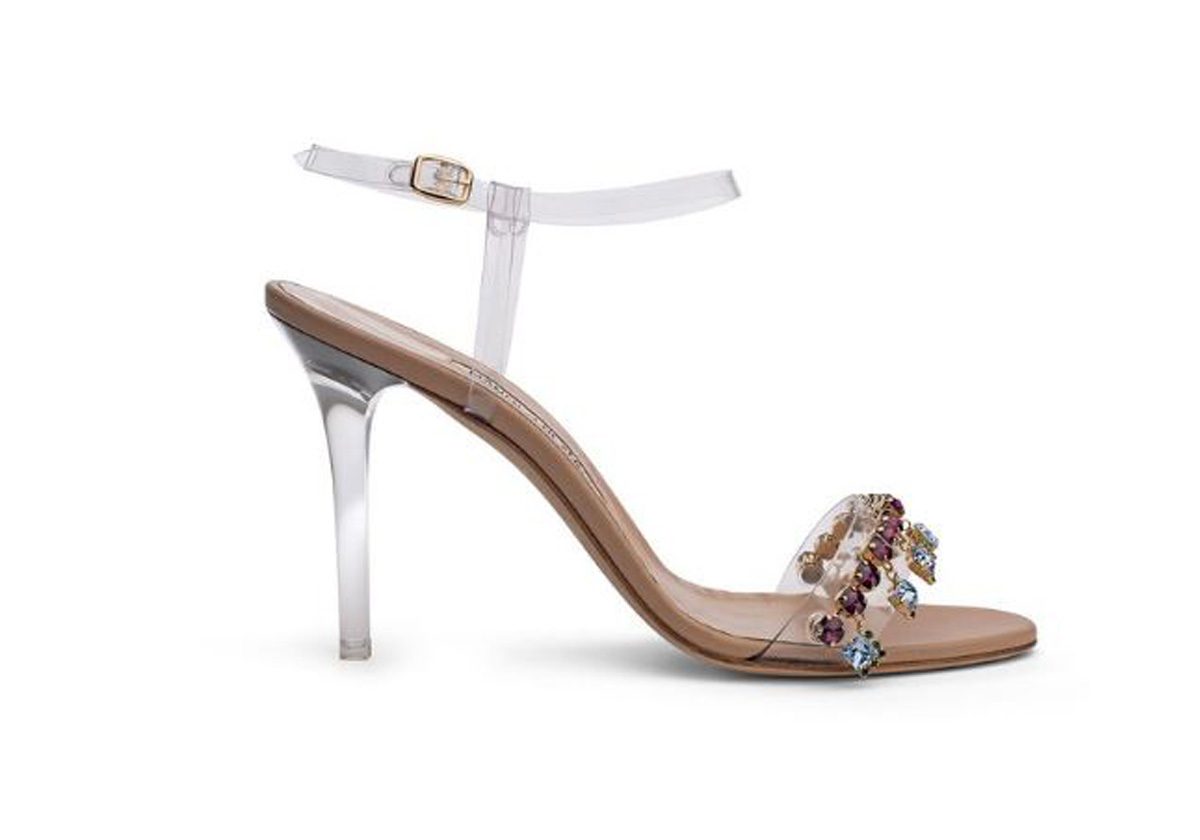 حذاء الصندل الكلاسيكي من تصميم ريهانا لصالح مانولو بلانيك