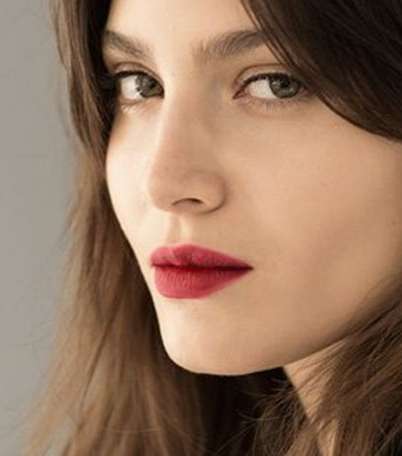 بالصور، عناصر دائمة الوجود في الماكياج الفرنسي