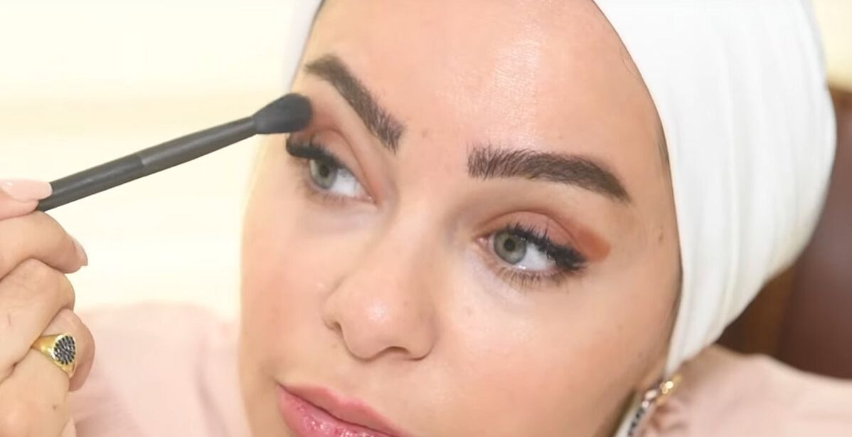 طريقة تعليم المكياج الناعم بالفيديو