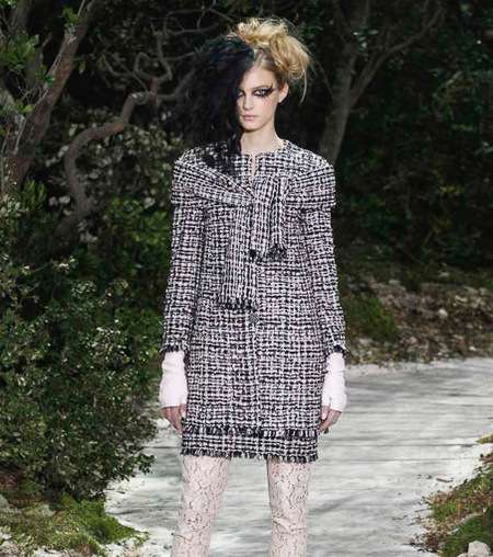 إطلالة 12 من مجموعة Chanel للازياء الراقية لربيع 2013