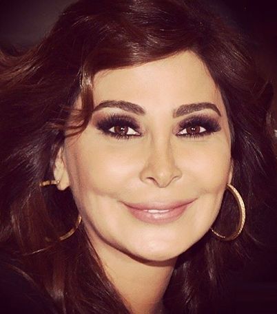 مكياج أليسا السموكي بالخطوات
