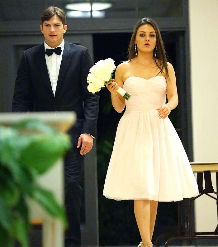  ميلا كونيس ارتدت ثوب باللون الأبيض كوصيفة زفاف حفل شقيقها في العام 2011