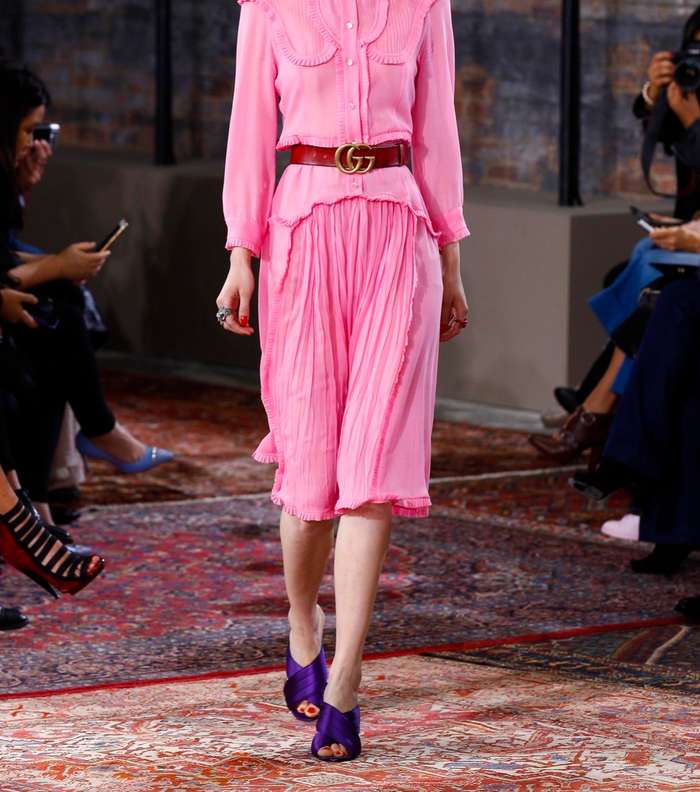 من مجموعة Resort 2016، اليك موضة القماش المثني من غوتشي