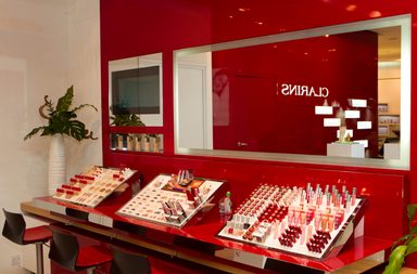 جلسة دلال في بوتيك كلارينز في دبي مول