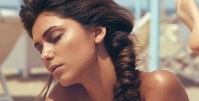 بعيداً عن الكريمات والماكياج..كيف تحصلين على بشرة مشعّة؟