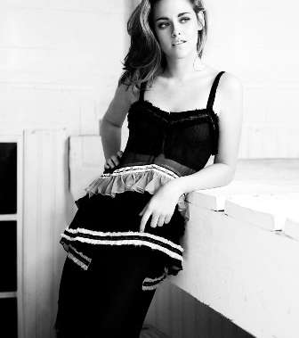 Kristen-Stewart-Vogue-Photoshoot-20-1-2011-2