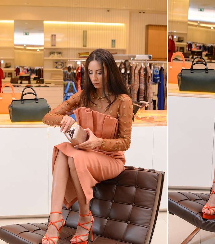 فستان من مادية الشارقي وحذاء من شارلوت أوليمبيا وكلاتش من كوتور