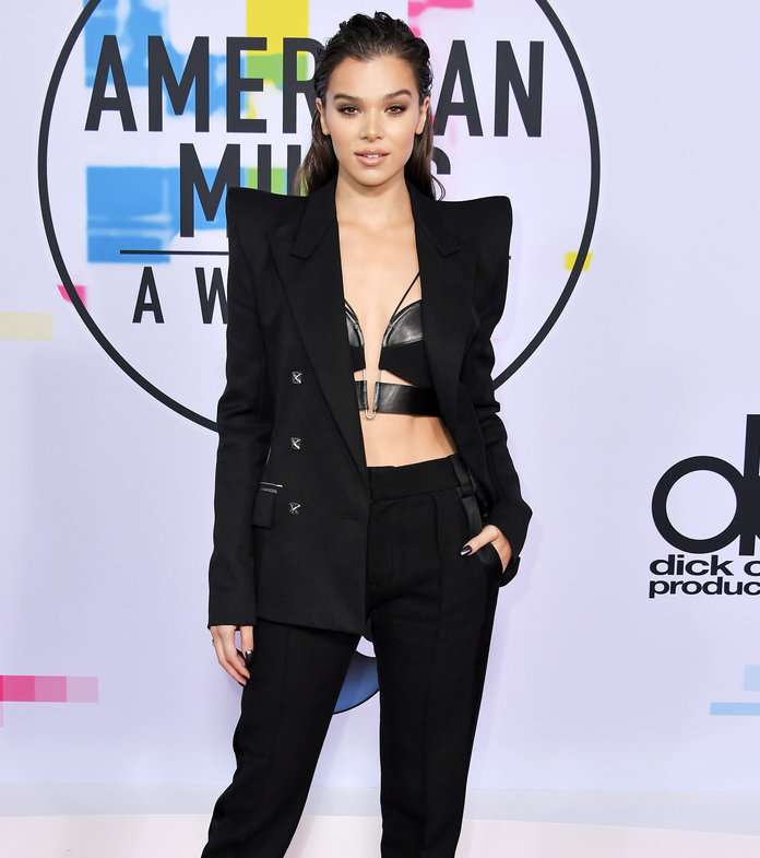 هايلي ستينفلد باطللالة من Mugler في حفل American Music Awards 2017