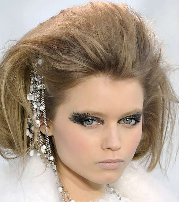 الملوكيّة الفرنسيّة في قالب عصري في عرض خريف وشتاء 2010