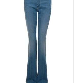 عودة لموضة الـ Flared Jeans