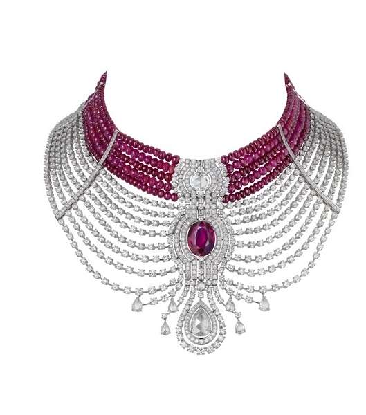 عقد مميّز وفخم من مجوهرات Cartier الرائعة