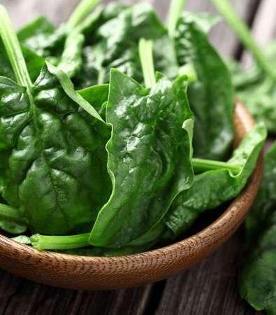السبانخ: أنسب الخضار الورقية للبشرة في الشتاء 