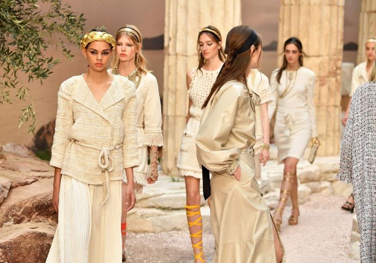 اللون الذهبي مع CHANEL في مجموعة كروز 2018