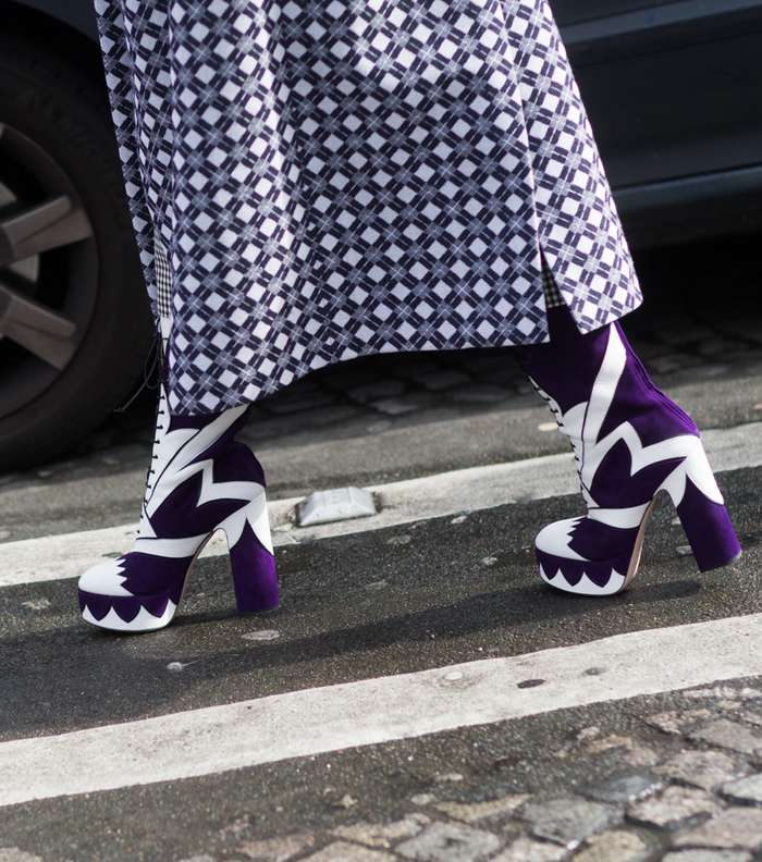 موضة حذاء الكاحل المطبع مع الكعب العريض والعالي من شوارع باريس